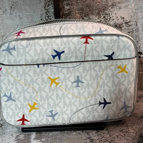 Michael Kors Travel Set - Picture 3 of 7